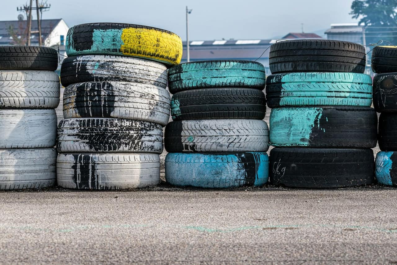 Točak automobila sa naglaskom na glavčinu i ležaj